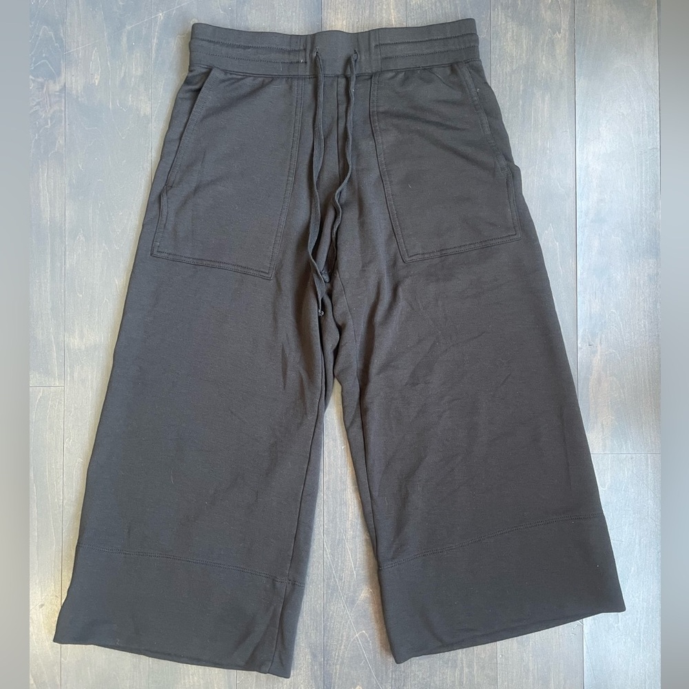 Quince Women’s SuperSoft Fleece Wide Leg Pants Cropped Size XS.